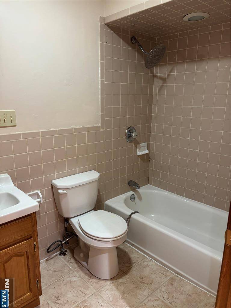 North Arlington, NJ 07031,121-123 Ridge RD #3