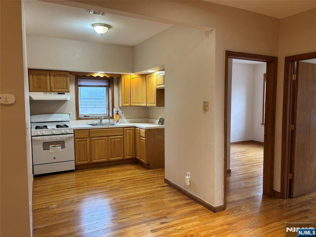 North Arlington, NJ 07031,121-123 Ridge RD #3