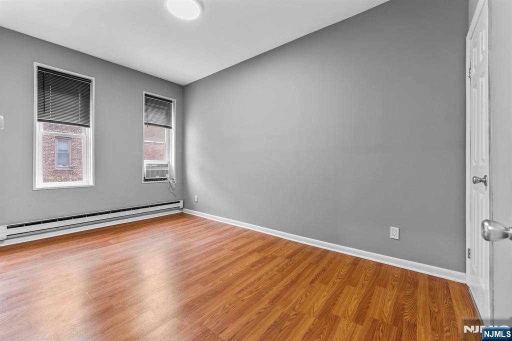 Jersey City, NJ 07304,248 Clendenny AVE #4
