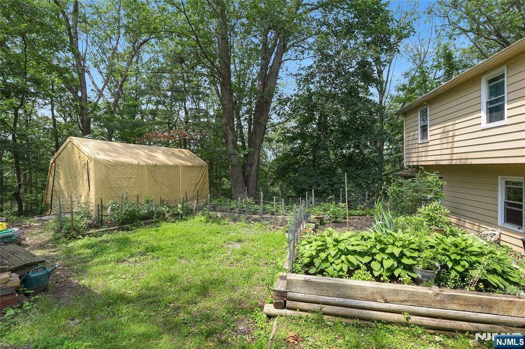 Wanaque, NJ 07420,19 Skyland AVE