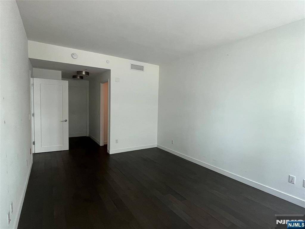 Weehawken, NJ 07086,800 Ave At Port Imperial #416