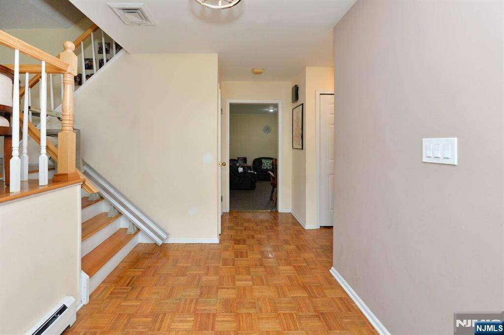 Park Ridge, NJ 07656,153 Sibbald DR
