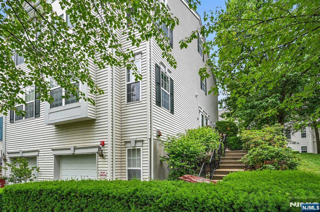 Nutley, NJ 07110,591 Hartford DR