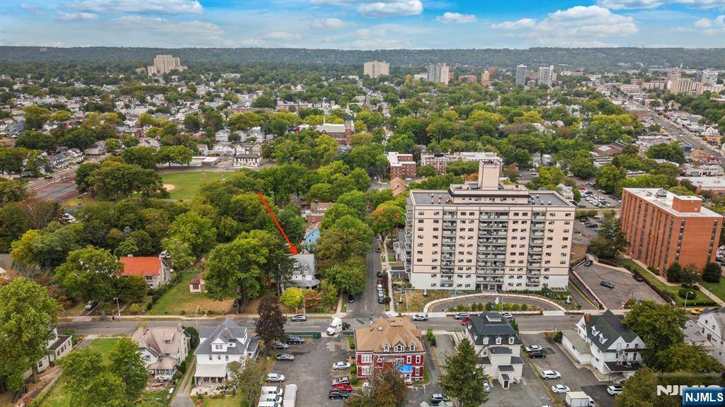 East Orange, NJ 07018,129 S Munn AVE