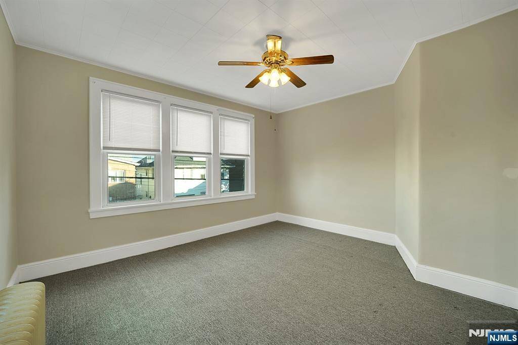 Kearny, NJ 07032,169 Forest ST #2R