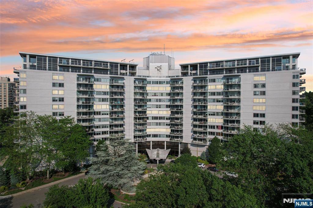 Verona, NJ 07044,1 Claridge DR #704