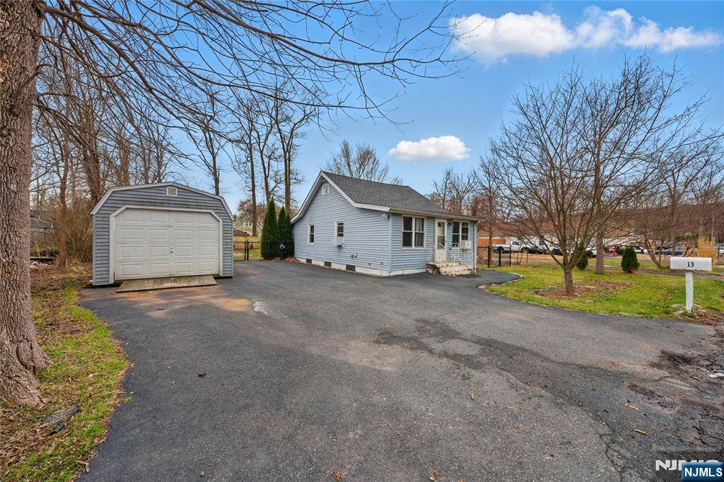 West Milford, NJ 07480,13 Madelyn AVE