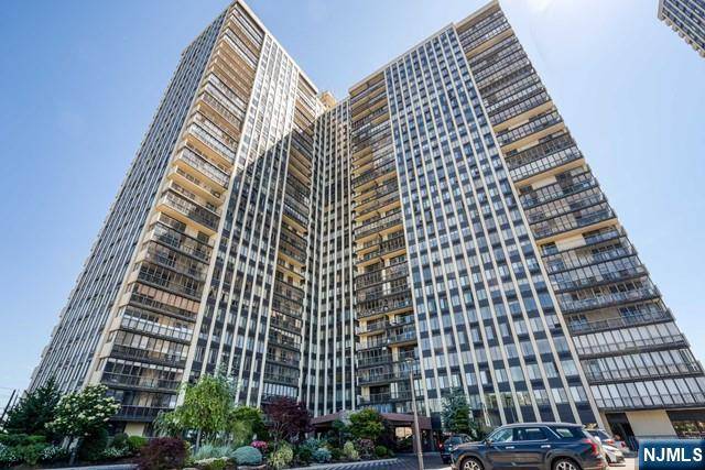 Cliffside Park, NJ 07010,300 Winston DR #2510