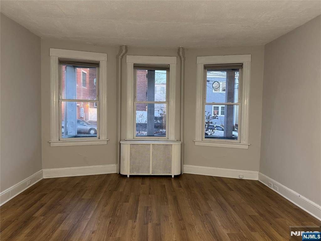 East Rutherford, NJ 07073,55 Clinton PL #1