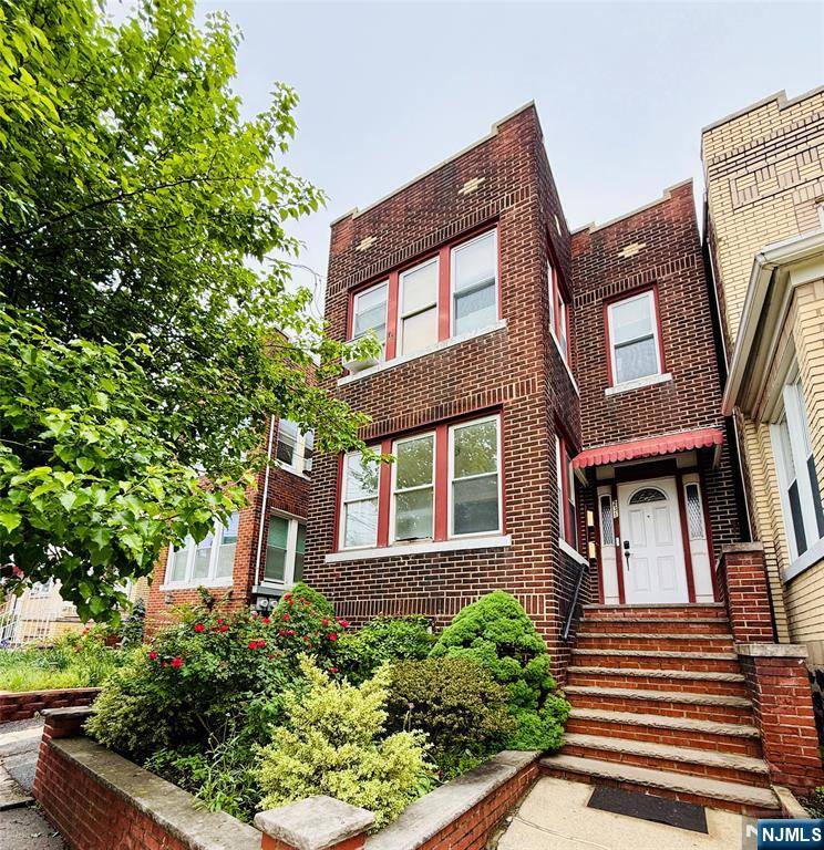 Cliffside Park, NJ 07010,231 Day AVE #1