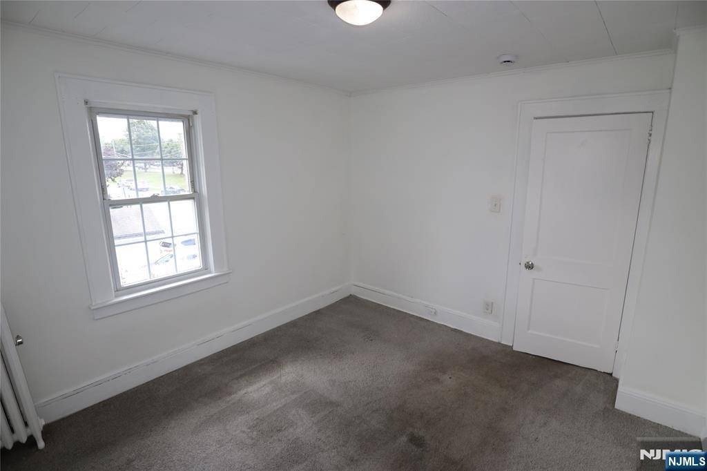 Lyndhurst, NJ 07071,160 Delafield AVE #2