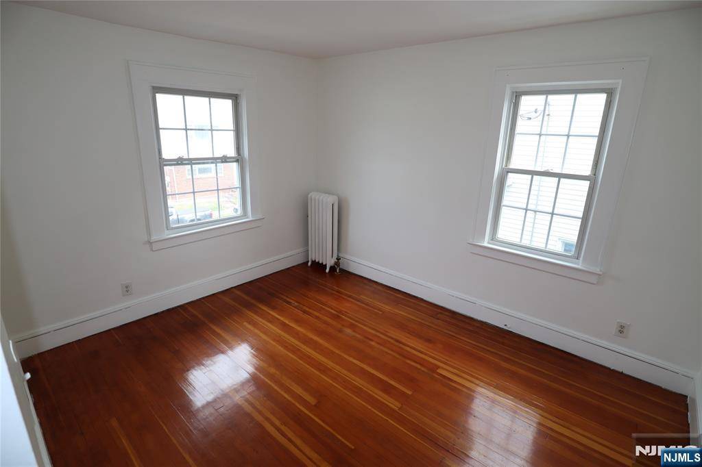Lyndhurst, NJ 07071,160 Delafield AVE #2
