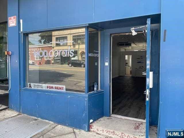 Teaneck, NJ 07666,396 Cedar LN