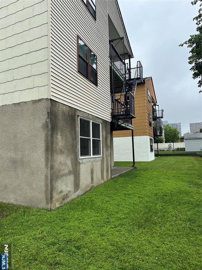 Edgewater, NJ 07020,91 Myrtle AVE #GROUND FLOOR
