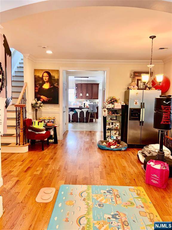 Palisades Park, NJ 07650,227 S 5th ST #B