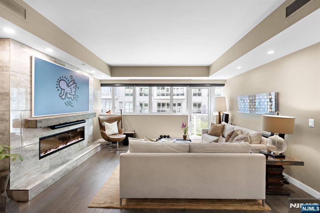 Weehawken, NJ 07086,800 Ave At Port Imperial #318