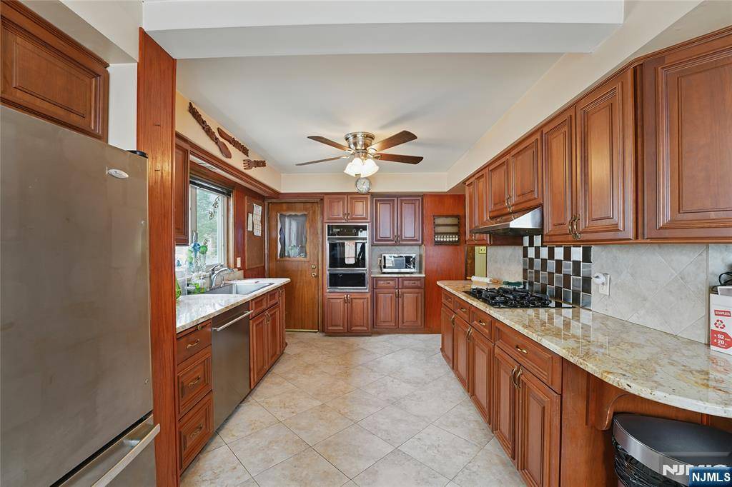 Ridgefield, NJ 07657,405 Abbott AVE