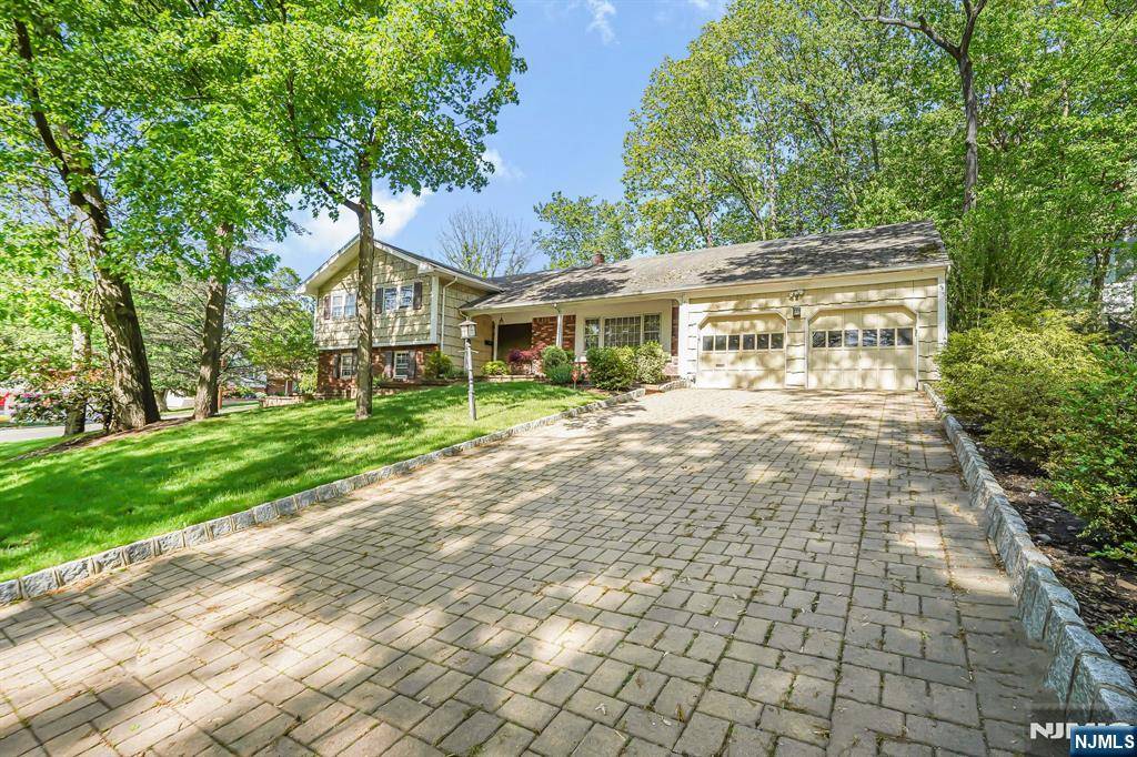 Wayne, NJ 07470,24 Eton CT