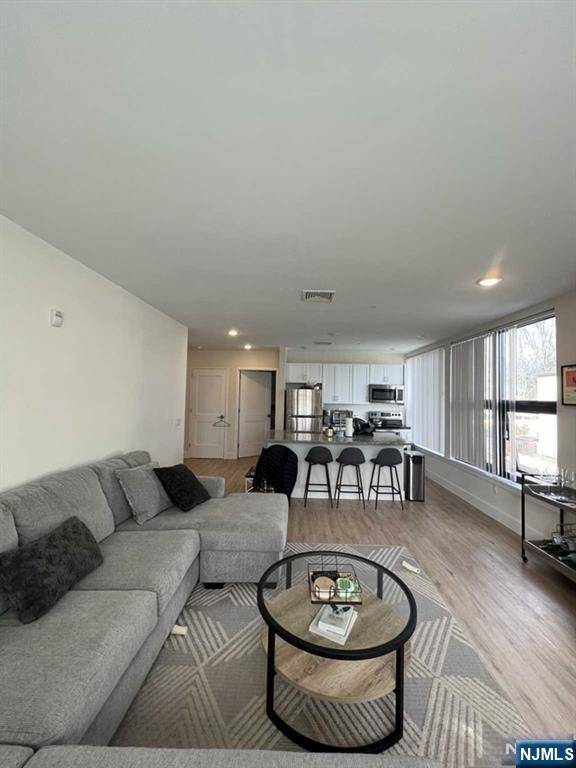 Norwood, NJ 07648,519 Livingston ST #206