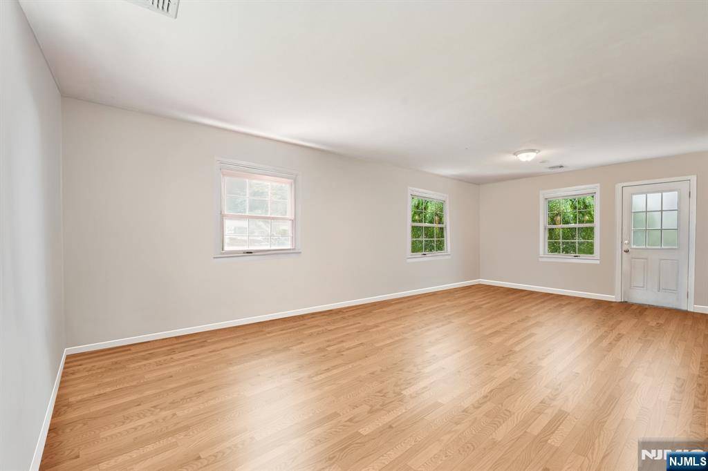 Fair Lawn, NJ 07410,24 Remington RD