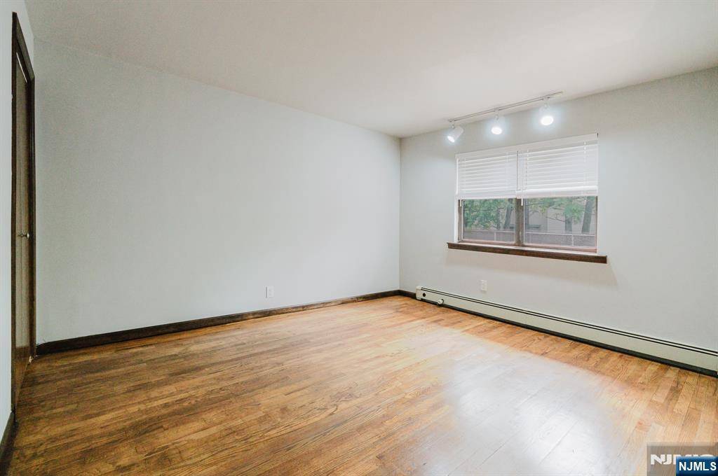 Lodi, NJ 07644,204 Terhune AVE #F