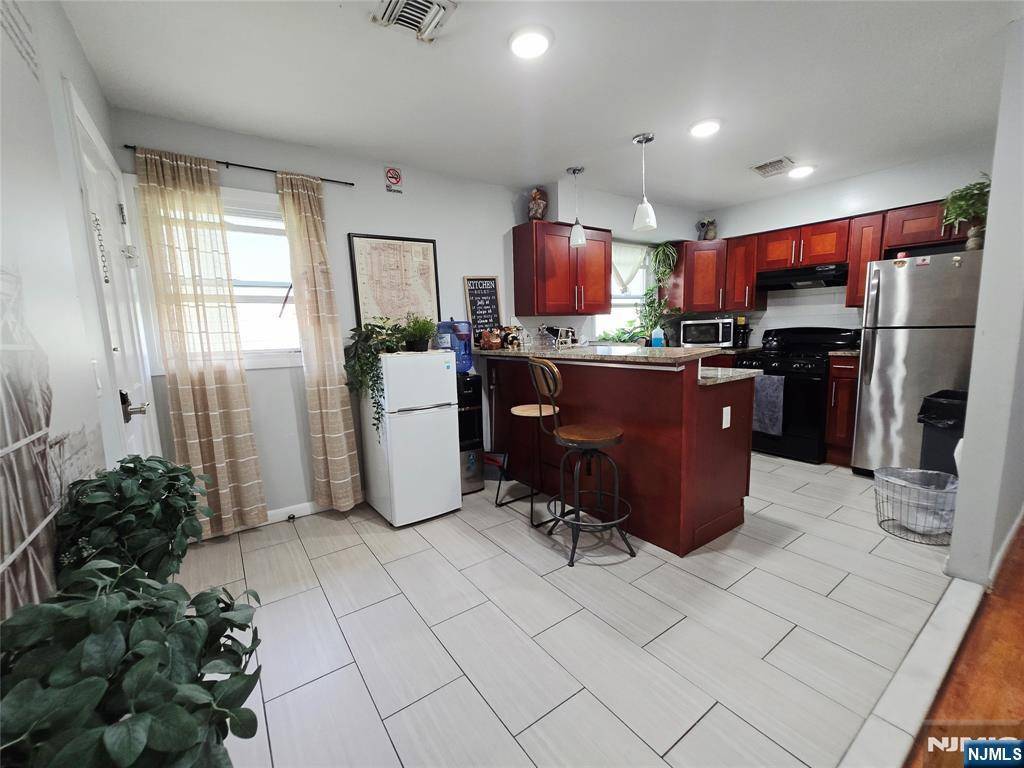 North Bergen, NJ 07047,8427 Columbia AVE
