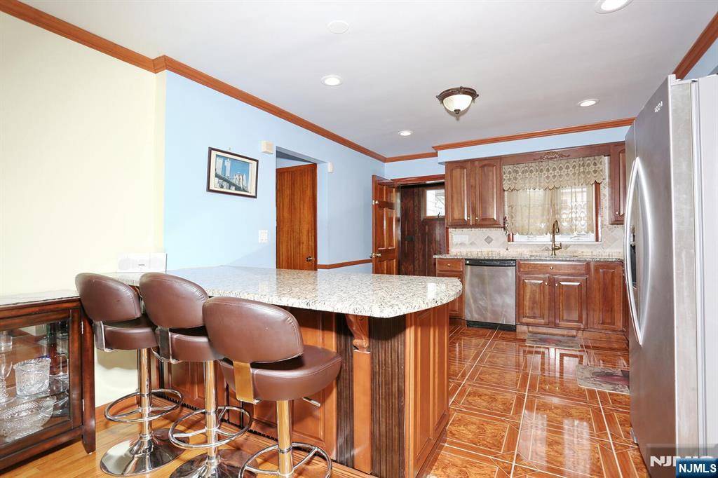 Maplewood, NJ 07040,8 Melman TER