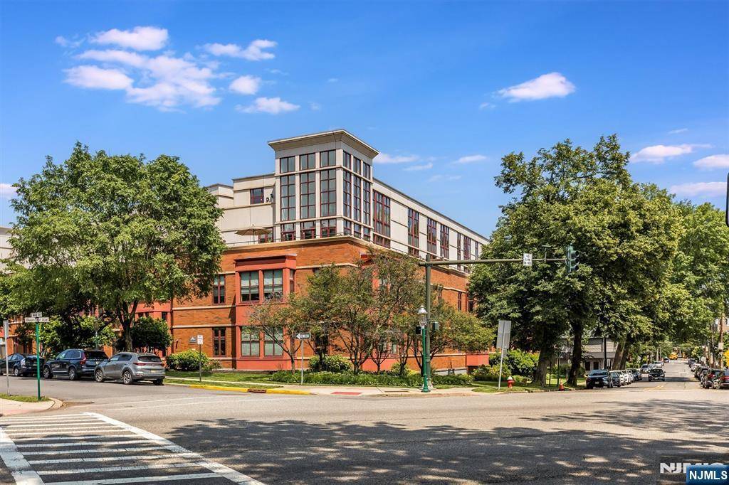 Glen Ridge, NJ 07028,85 Park AVE #303