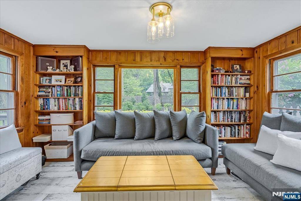 West Orange, NJ 07052,15 Glenside DR