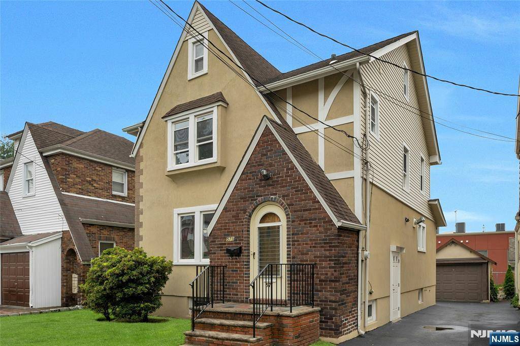 Ridgefield, NJ 07657,571 Monroe PL