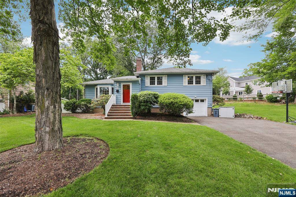 Ho-ho-kus, NJ 07423,21 Valley Forge WAY