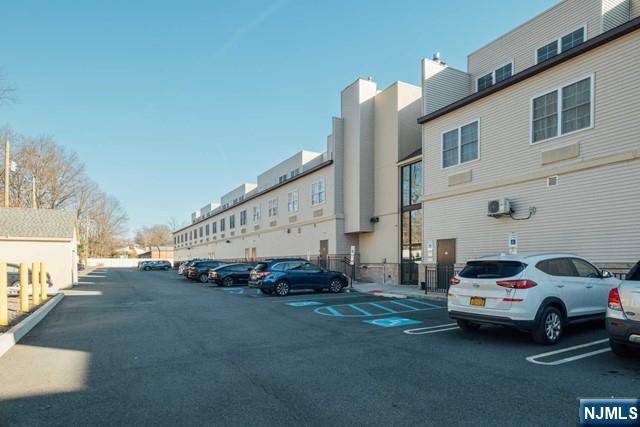 Norwood, NJ 07648,521 Livingston ST #208