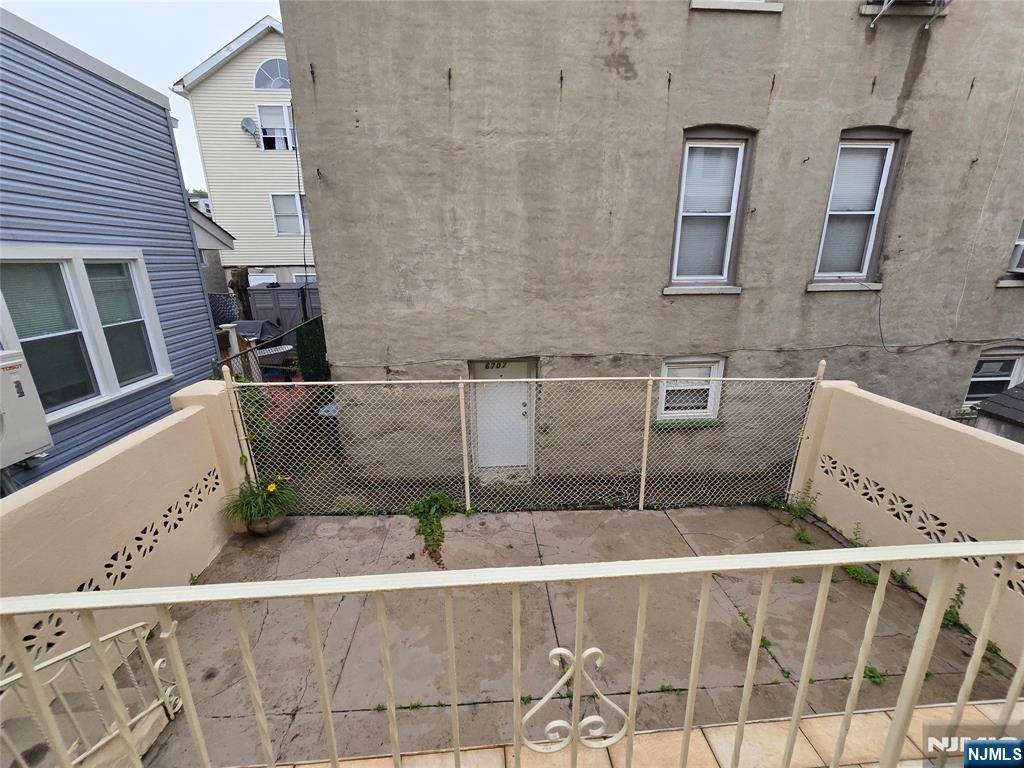 West New York, NJ 07093,418 67th ST