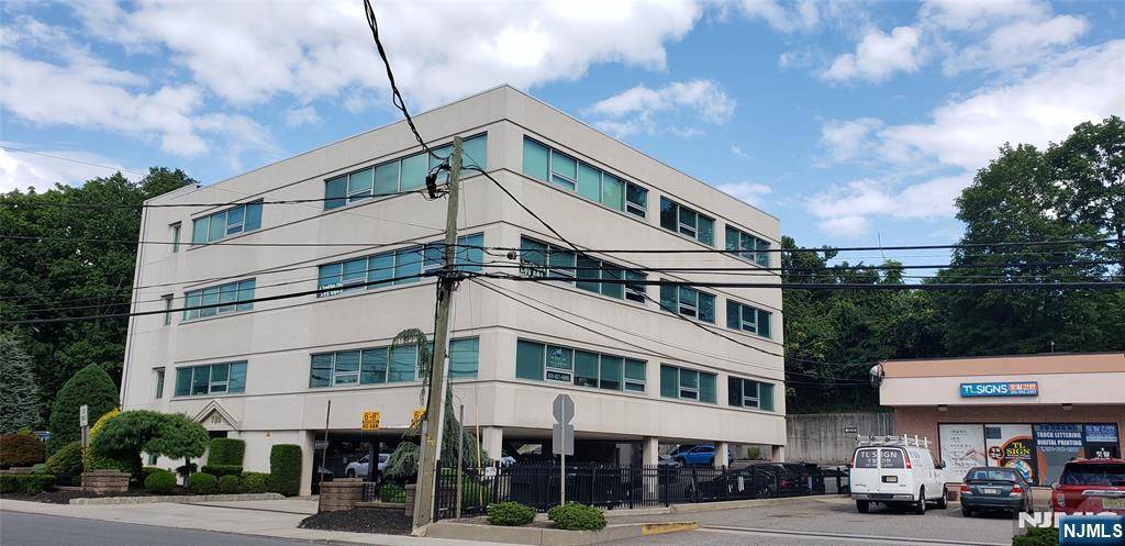 Ridgefield, NJ 07657,725 Grand AVE #205