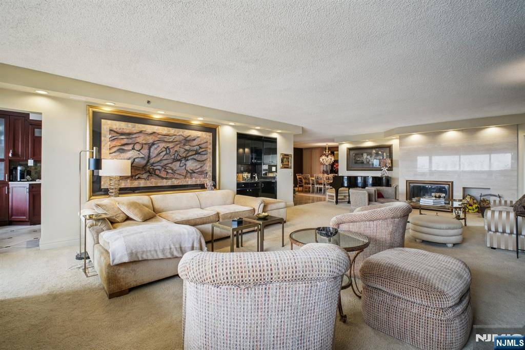 Fort Lee, NJ 07024,800 Palisade AVE #PH21A