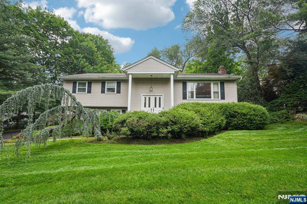 Paramus, NJ 07652,839 Carter LN
