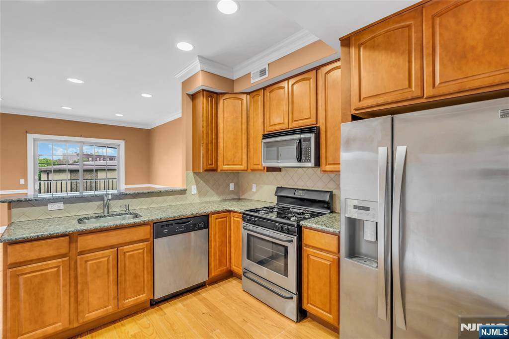 Newark, NJ 07114,15-19 Tichenor LN #301