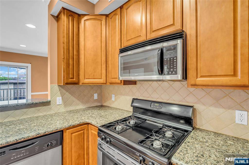 Newark, NJ 07114,15-19 Tichenor LN #301