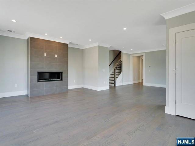 Palisades Park, NJ 07650,90 Henry AVE #B
