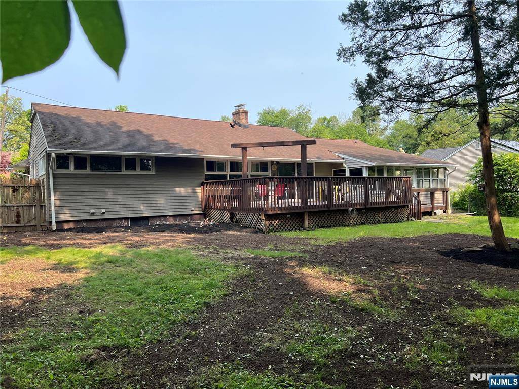 Hillsdale, NJ 07642,5 Saddle Ranch LN