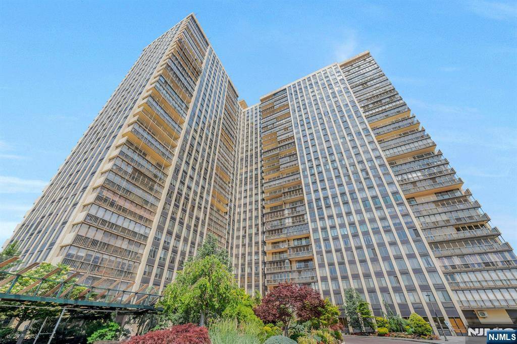 Cliffside Park, NJ 07010,300 Winston #2105