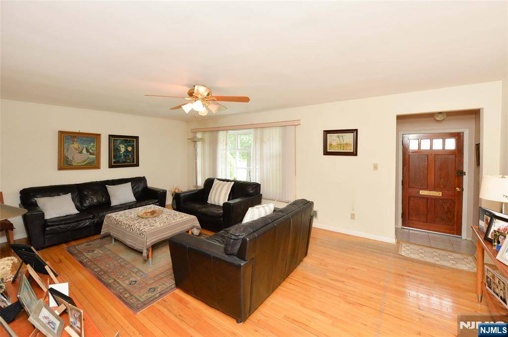 Hillsdale, NJ 07642,267 Magnolia AVE