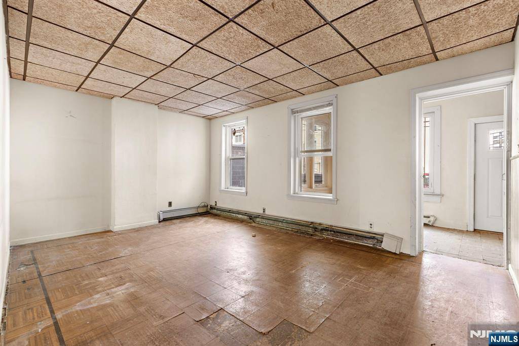 Cliffside Park, NJ 07010,244 Lincoln AVE
