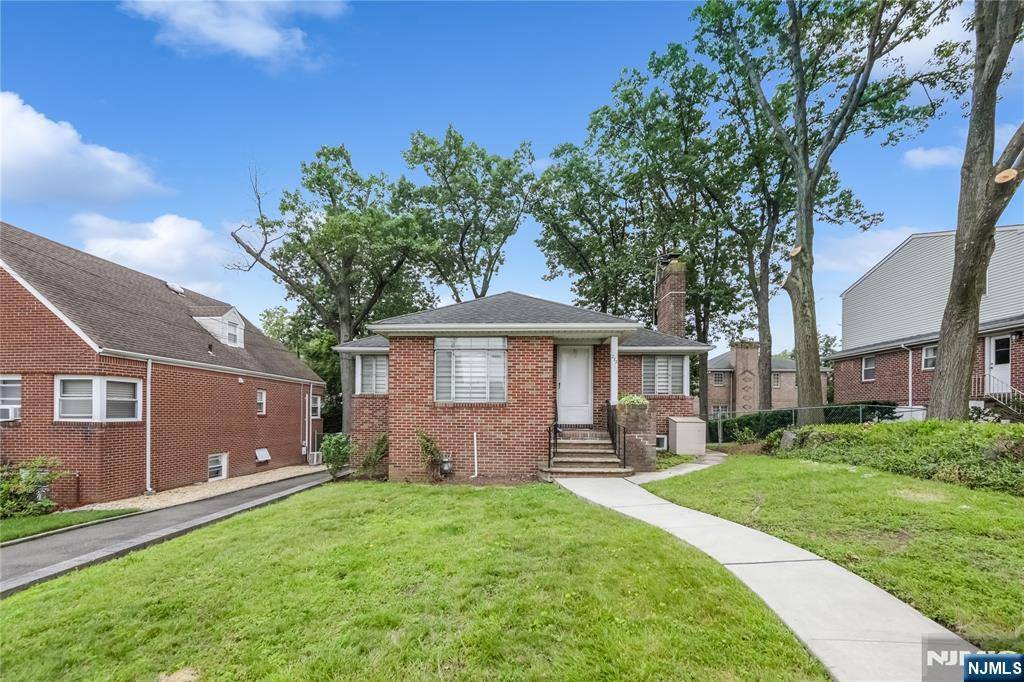 Fort Lee, NJ 07024,212 Westview AVE
