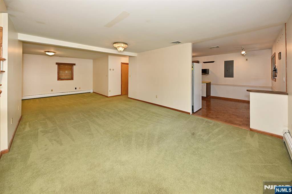 Rochelle Park, NJ 07662,173 Howard AVE