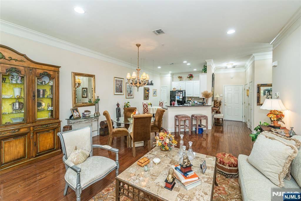 Wayne, NJ 07470,1106 Four Seasons DR