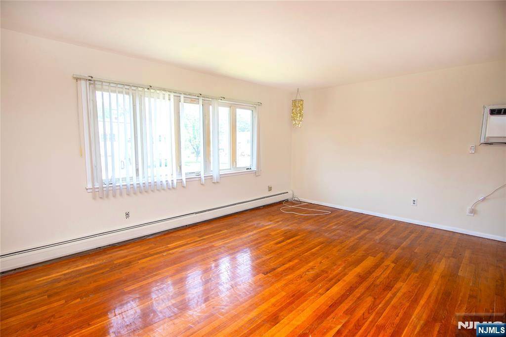 Little Ferry, NJ 07643,4 Elizabeth CT