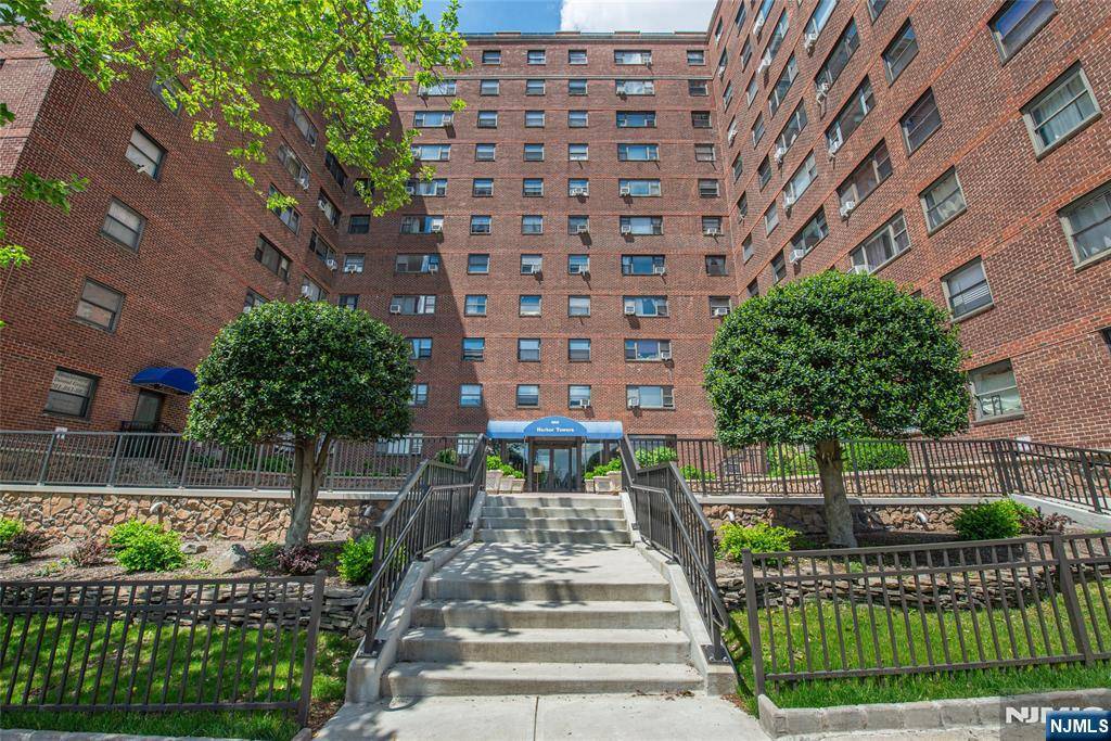 West New York, NJ 07093,6515 Boulevard East #6E