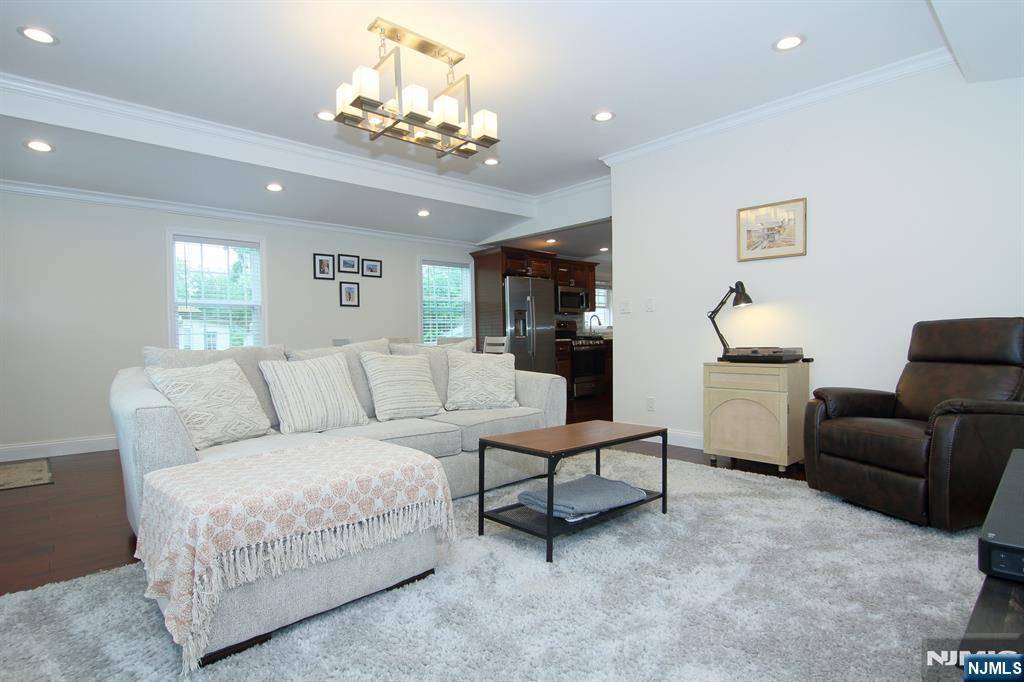 Park Ridge, NJ 07656,62 Rivervale RD