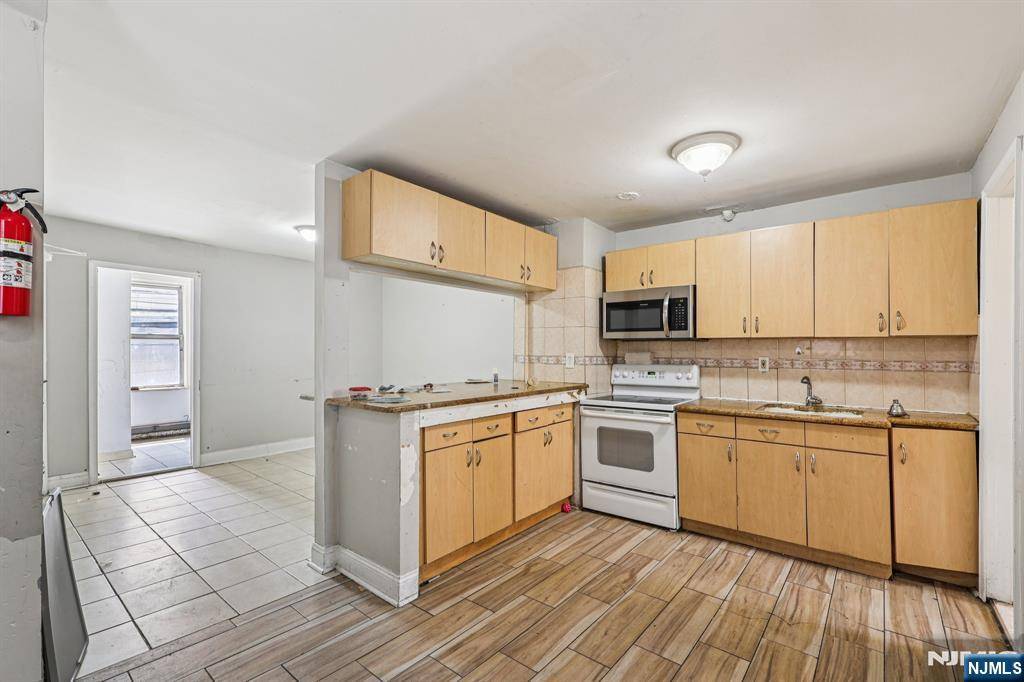 Union City, NJ 07087,534 Lincoln ST